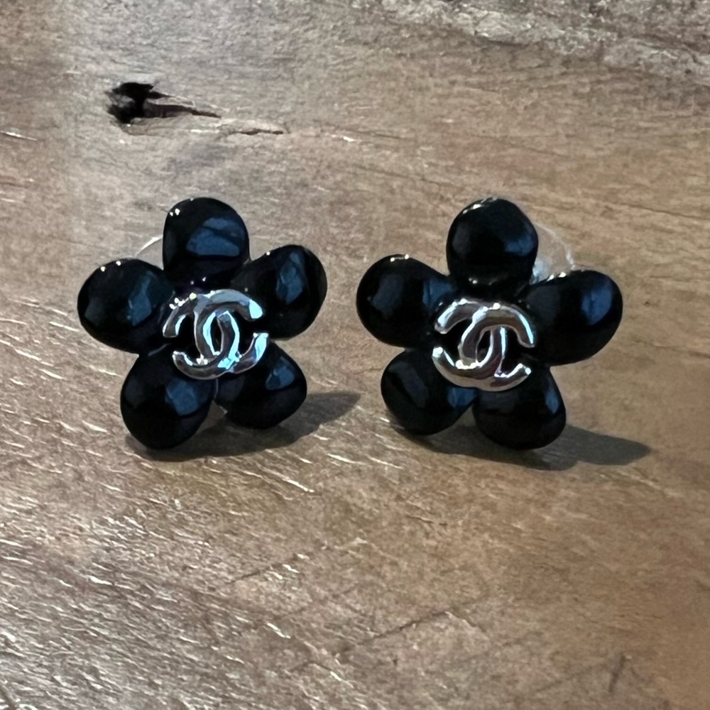 CHANEL 05P earrings